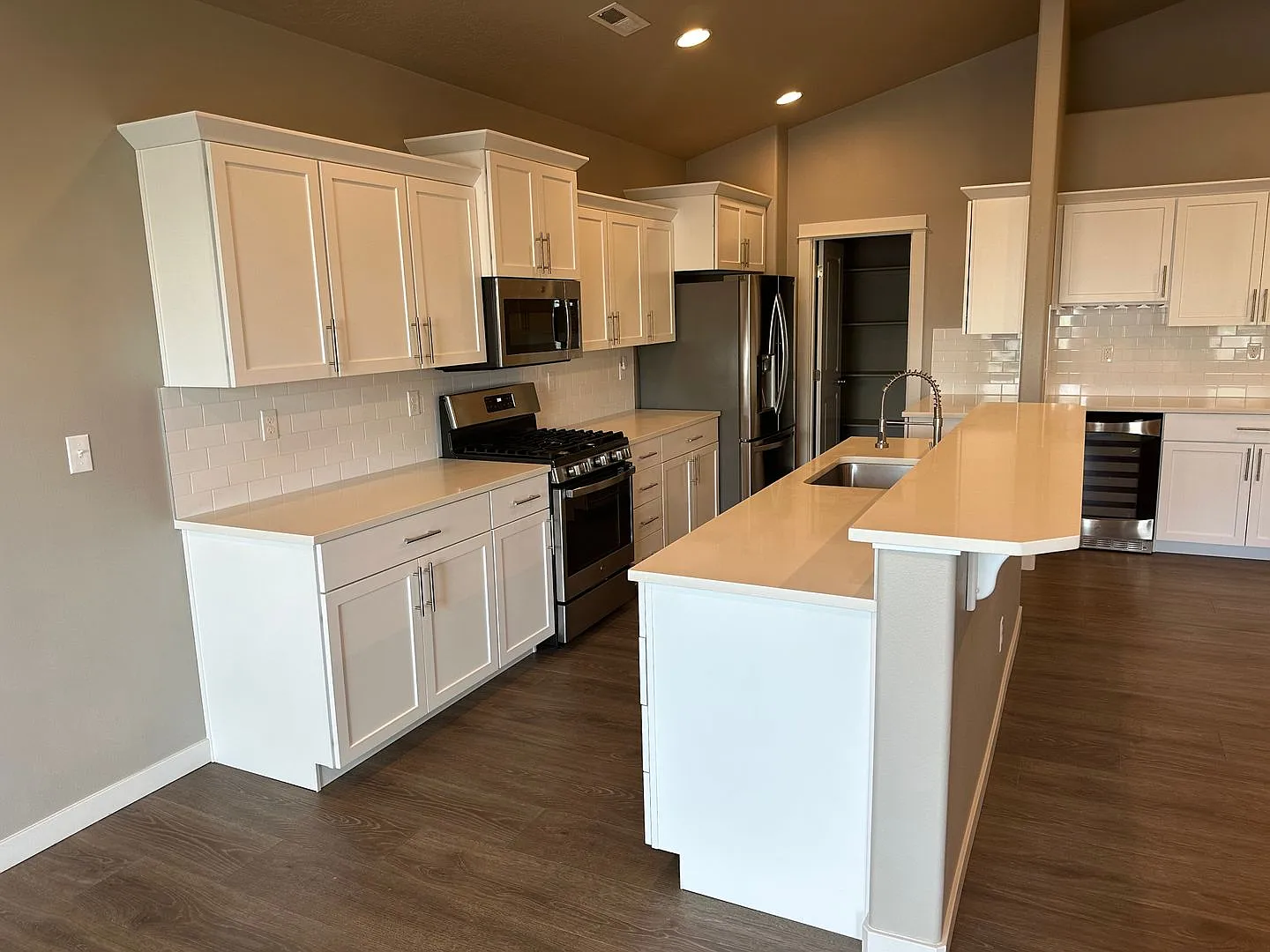 Spacious 3-Bed, 2-Bath Gem with Stylish Features — Photo 4