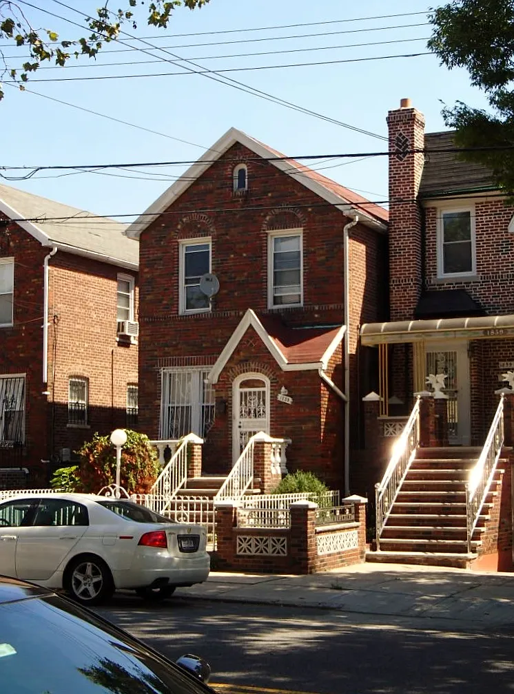 1853 Troy Ave photo 1