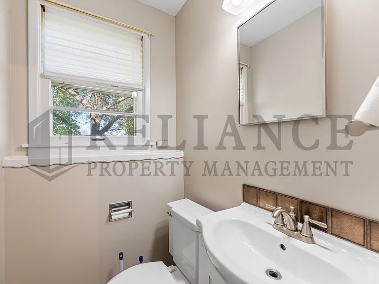 1440 N Community Dr — Photo 26