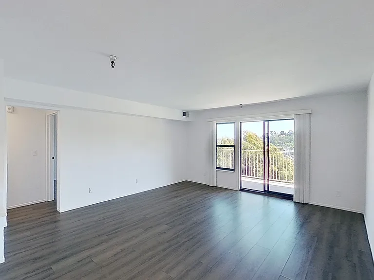 2033 Castro St #11 — Photo 2
