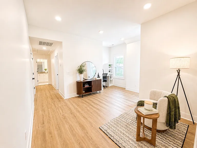 443 E Castle St — Photo 9