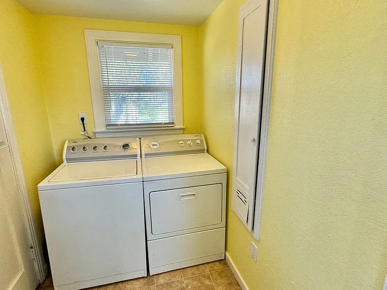 220 El Camino Ave — Photo 7