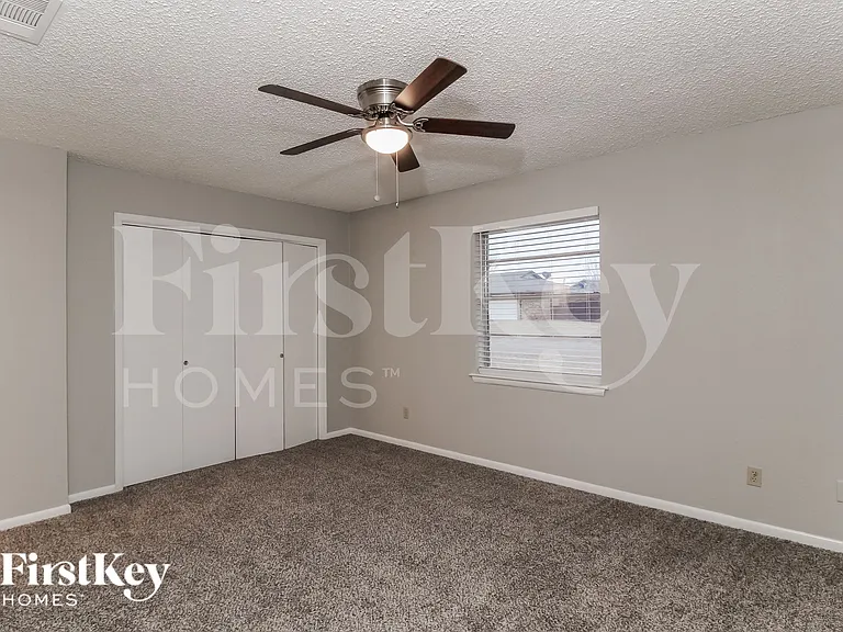 202 Carolyn Dr — Photo 14