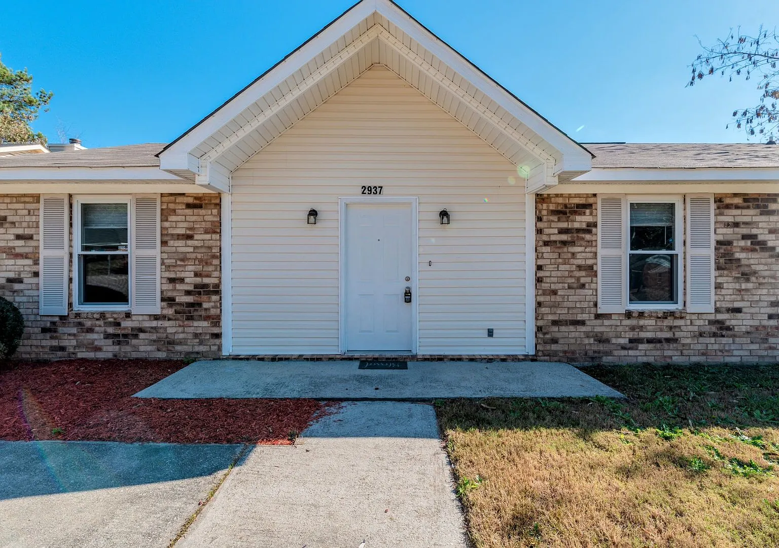 3 bed/2 bath house for rent in Meadowbrook, with fenced back yard! — Photo 1