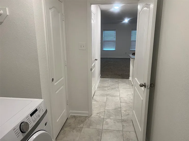 2524 Bryan Park Ln — Photo 10