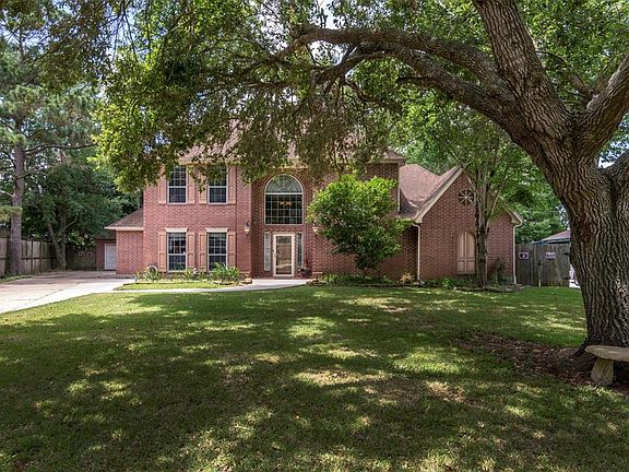 3rd image of 708 Bayou Crest Cir