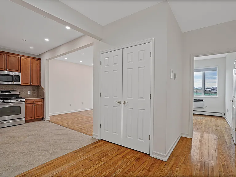 562 Court St #5B — Photo 5
