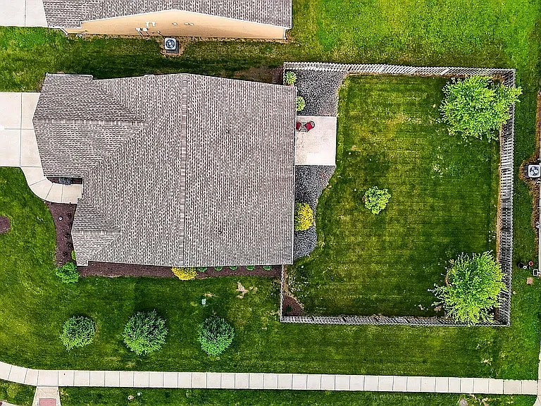 3272 Maitland Dr — Photo 36