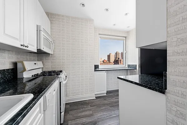 Sold by Douglas Elliman | media 21