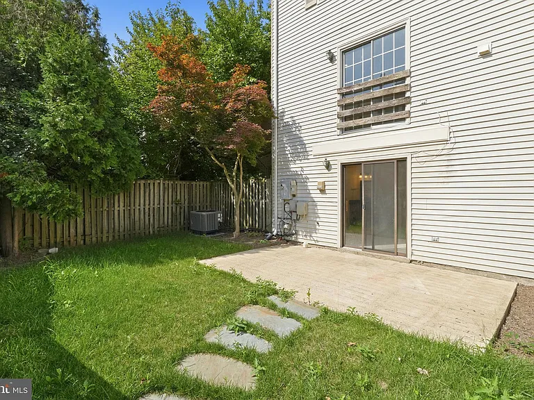 6012 Crown Royal Cir — Photo 23