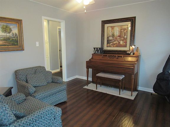 5th image of 1315 Melissa Ln