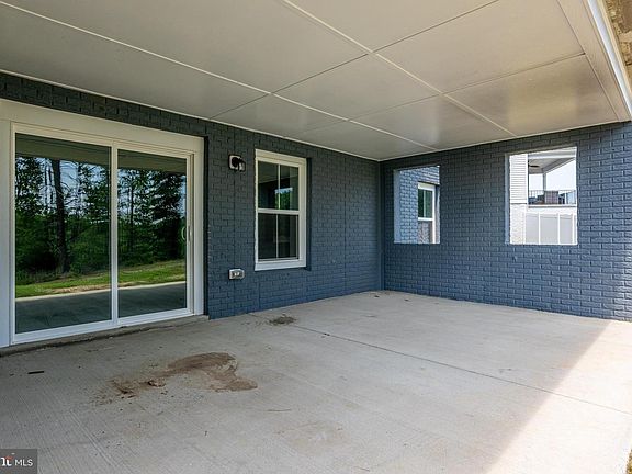 5th image of 200 Petunia Way