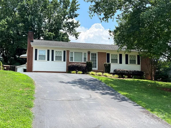221 Holly Ave, Dallas, NC 28034