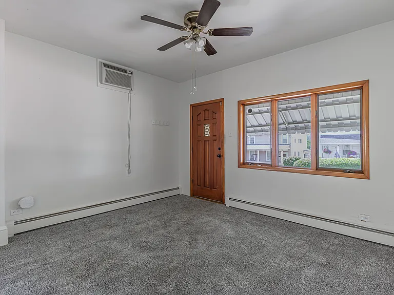 80 E Newport St — Photo 4