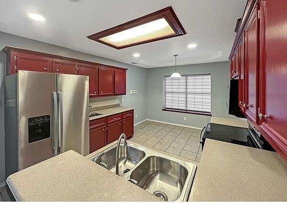 5th image of 406 Amber Dr