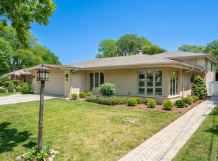 1401 Castle Dr, Park Ridge, IL 60068