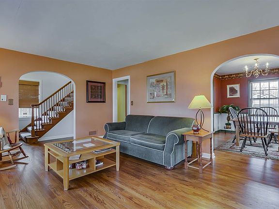 5th image of 2141 Hollywood Pl