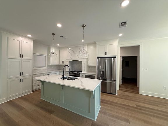 3rd image of 7 Pinehill Ct