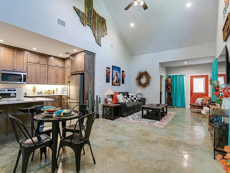 2307 W Beauregard Ave #B — Photo 2