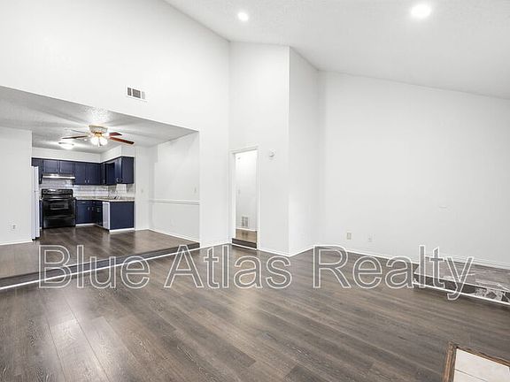4th image of 916 Hilltop Dr #A