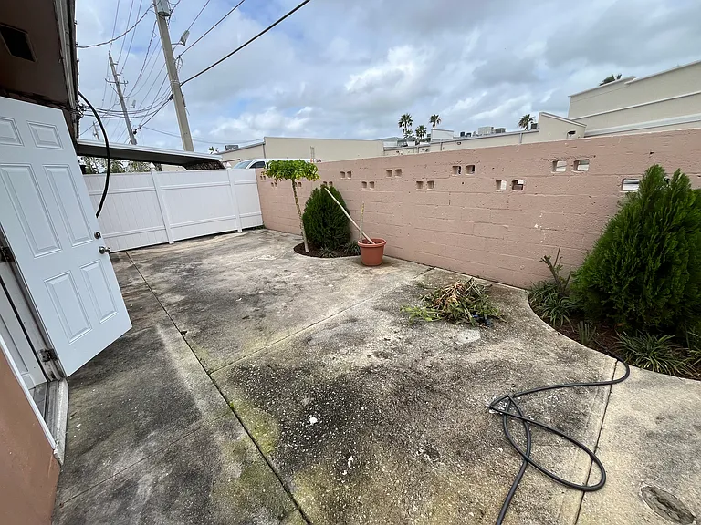 1019 SE 3rd St — Photo 11