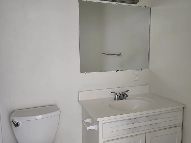 Welk Arms Apartments — Photo 3
