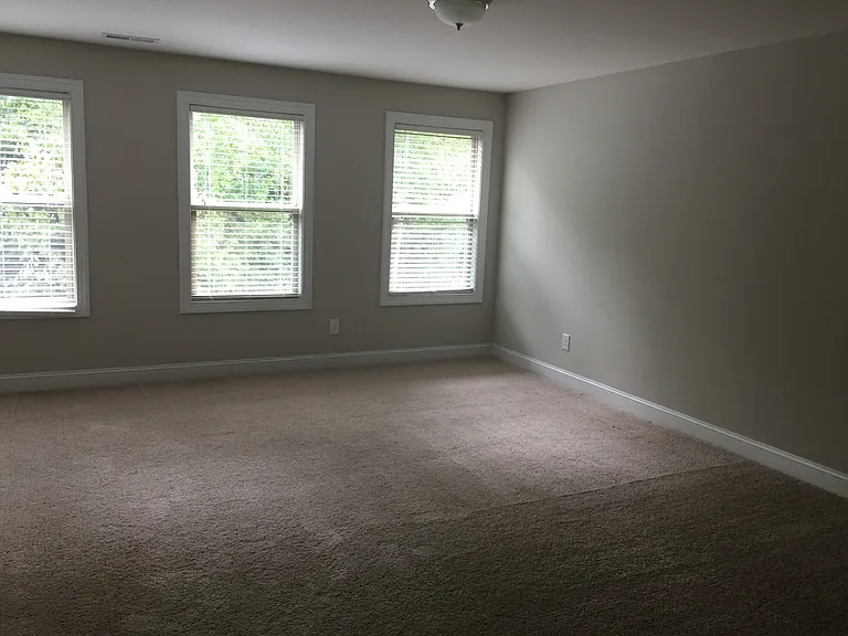 609 Rockcastle Dr W — Photo 4