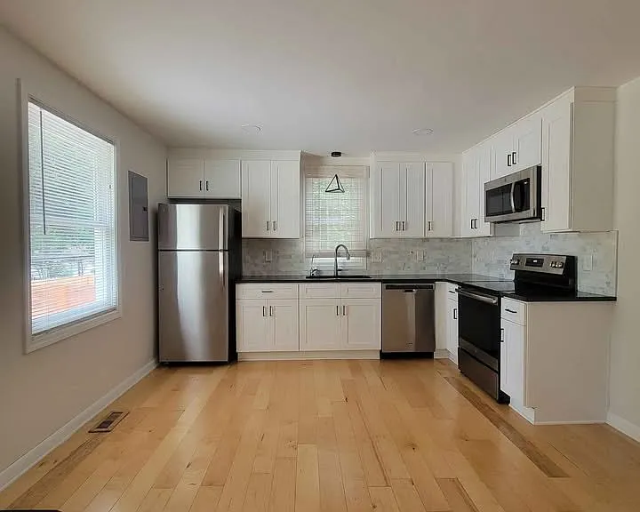 210 Peachtree St — Photo 8