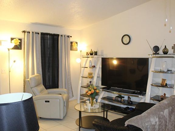 4th image of 2718 Martha Ln