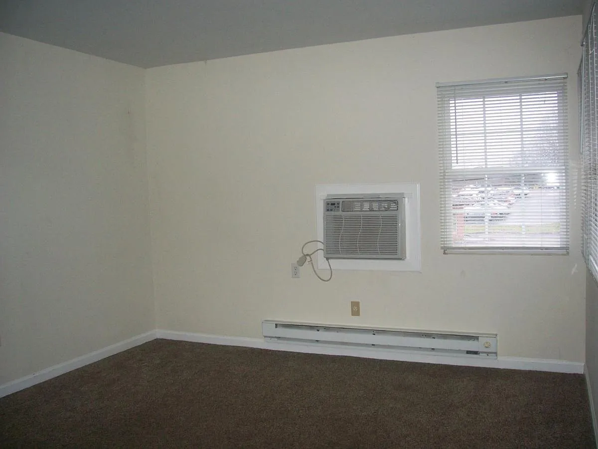 2 bed, 750 sqft, $950 — Photo 2