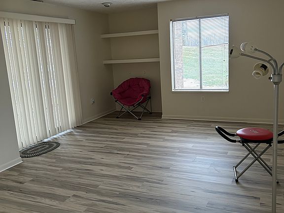 4th image of 1570 W Pond Dr #15