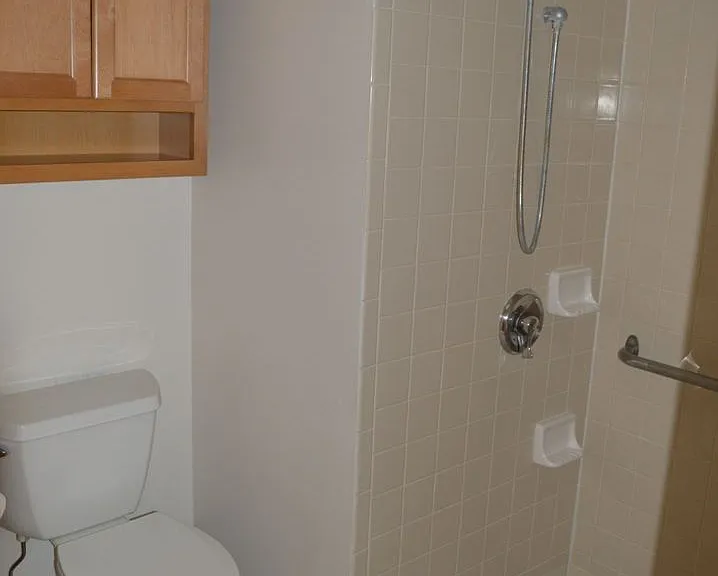 404 E Wilson St — Photo 1