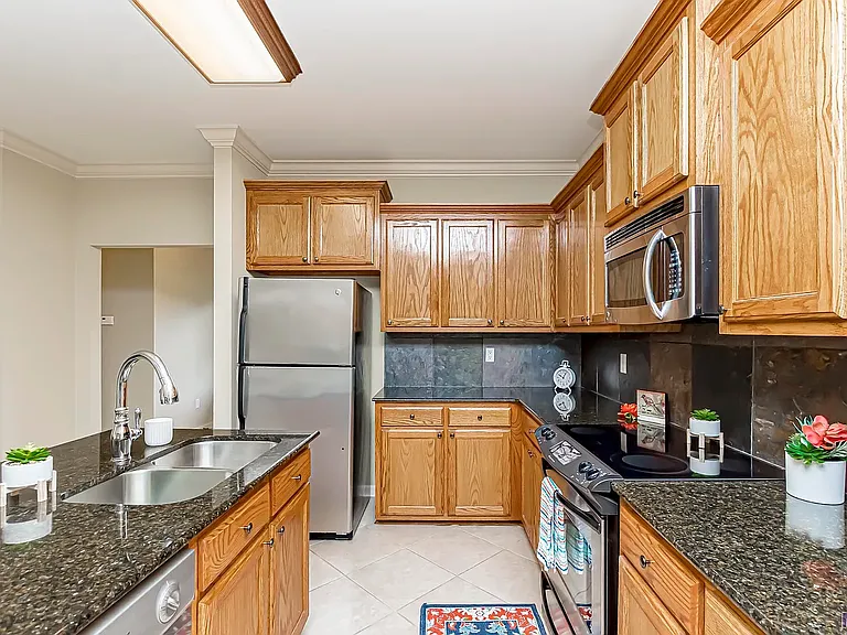 6342 Surrey Ln — Photo 5