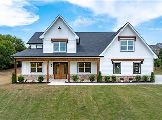 725 Stratford Ln, Winder, GA 30680