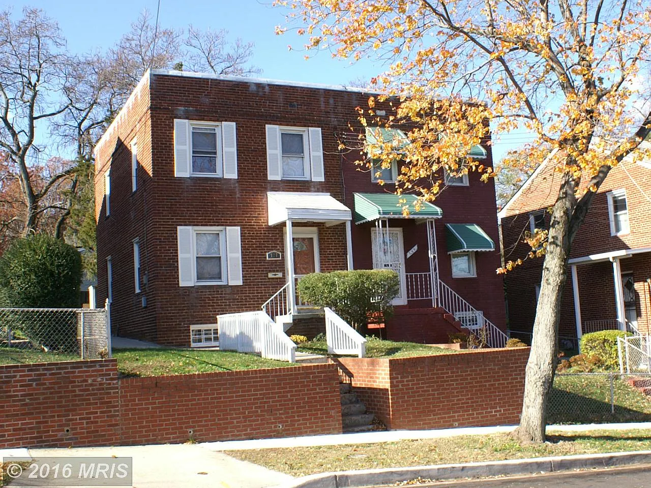 727 Adrian St SE photo 1