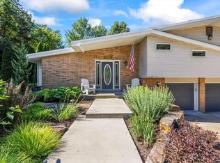 N68W13743 Bay Ridge Ct, Menomonee Falls, WI 53051