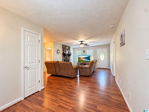 4th image of 3615 Valleyview Dr