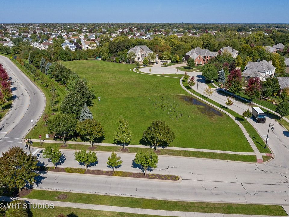 1st image of 25108 W Old Oak Ln