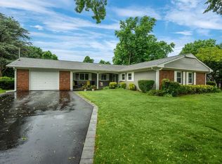 10 Bowen Pl, Stony Brook, NY