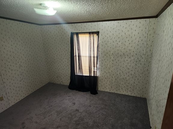 3rd image of 305 Golden Ln