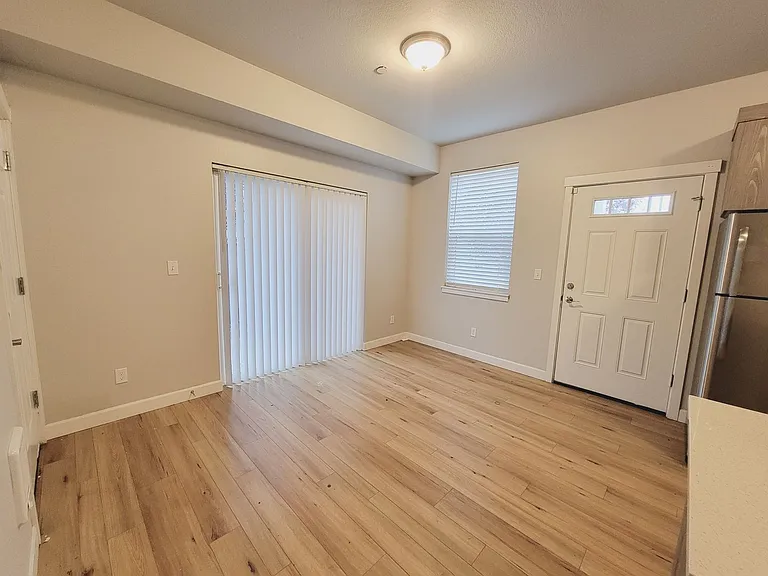 J0459 - Stafford St. Apartments — Photo 8
