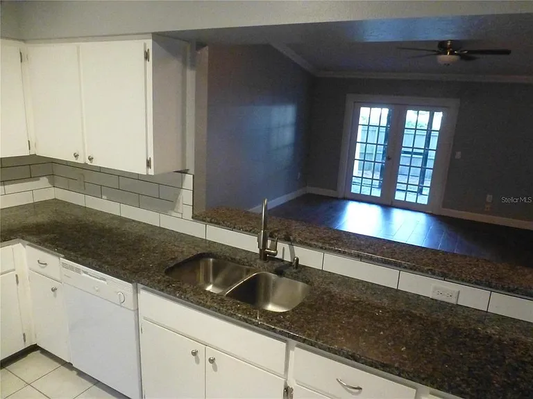 1890 Wolford Rd #5 — Photo 4