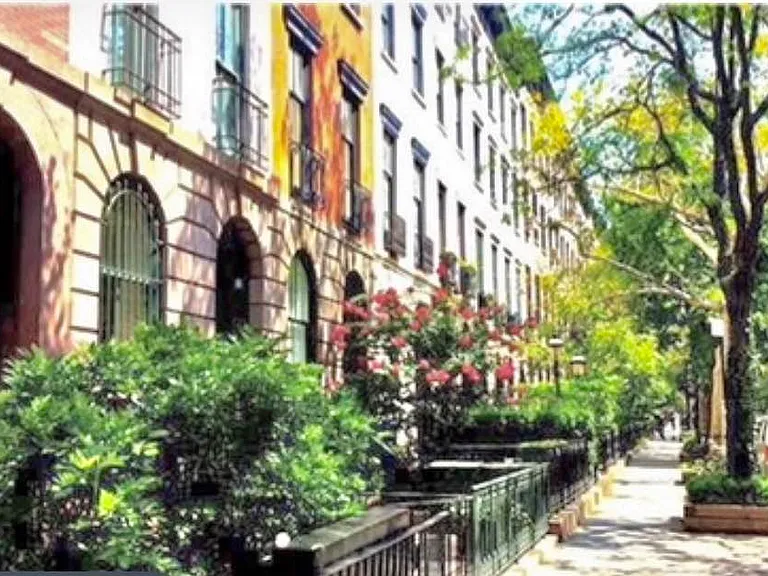 487 W 22nd St #GARDEN — Photo 8