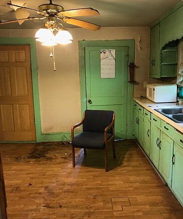 3rd image of 160 Medford Dr