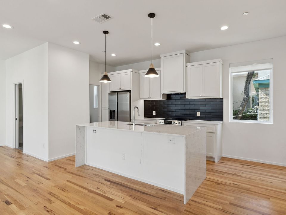1st image of 4138 Herschel Ave #103