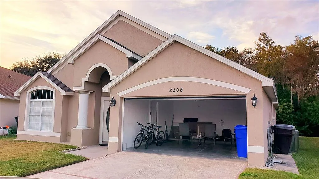 4 bed, 2.0 bath, 1842 sqft, $2,475 — Photo 4