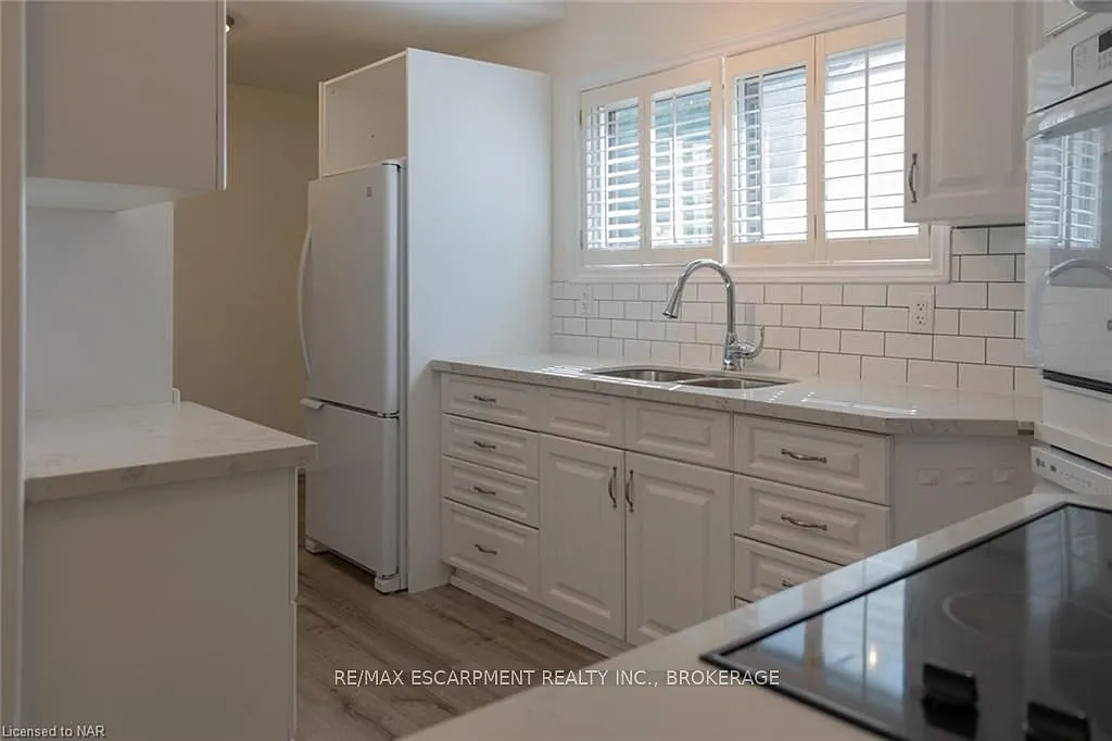 4 bed, $2,800 — Photo 2