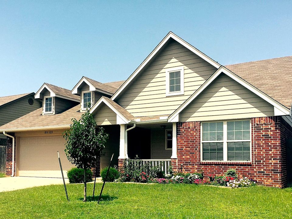 1st image of 8505 SW 44th Ct