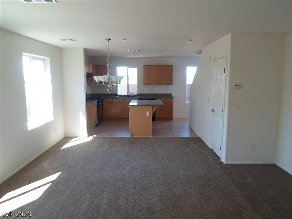 3 bed, 2.5 bath, 1480 sqft, $1,795 — Photo 4