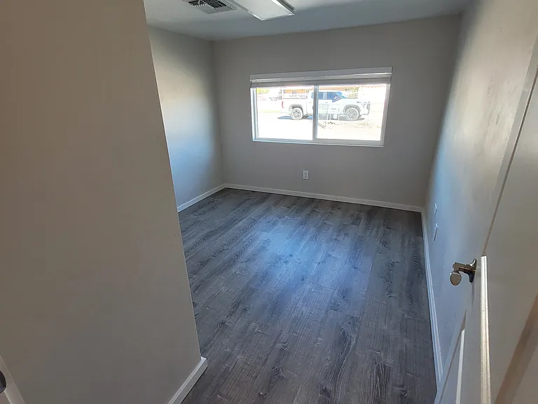 515 Mistletoe Ave — Photo 8
